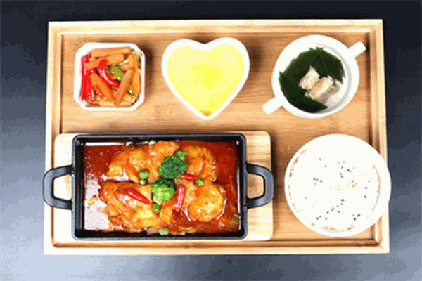 泰烧烤鱼拌饭加盟
