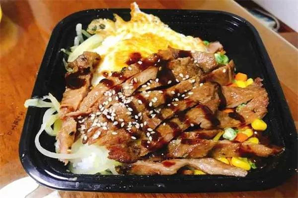 台湾卤肉牛排饭