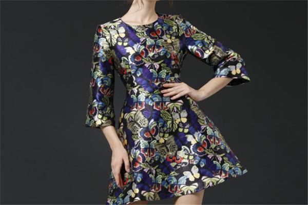 花儿蝴蝶服饰加盟