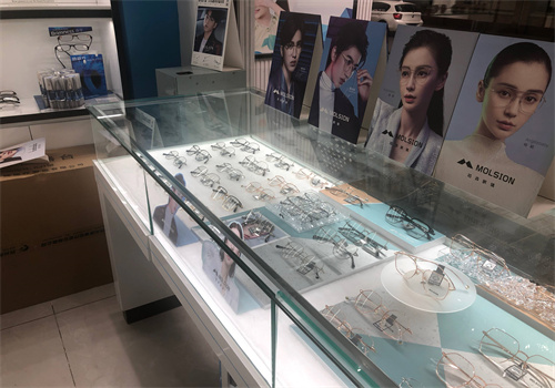 依视路眼镜店