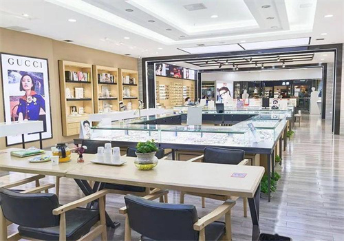 依视路眼镜店