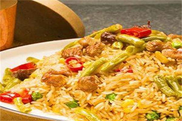 f饭主播易拉罐炒饭