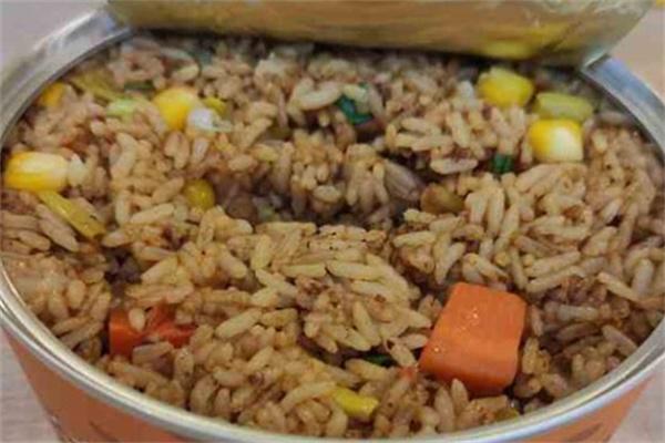f饭主播易拉罐炒饭
