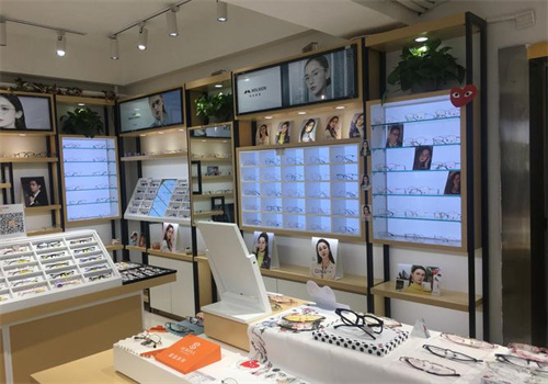 依视路眼镜店