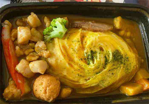 仄奈日式咖喱蛋包饭
