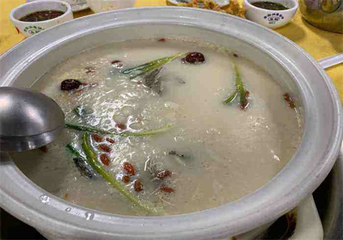 佈食鱼水湾参鱼火锅