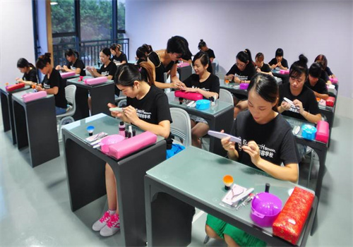 蒋云飞美甲学校