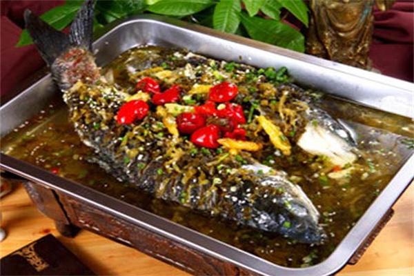 申大嘴特色瓦缸烤鱼