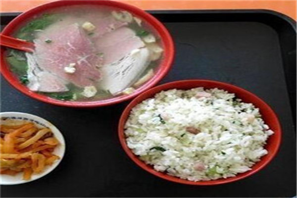 黄山咸肉菜饭骨头汤