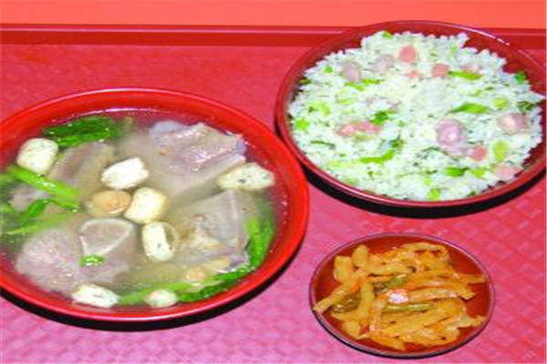 黄山咸肉菜饭骨头汤