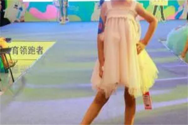 裙朵童装