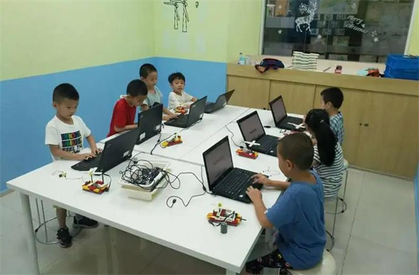 艾尔法机器人