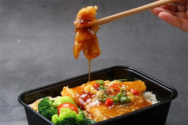 猫三鱼四烤鱼饭