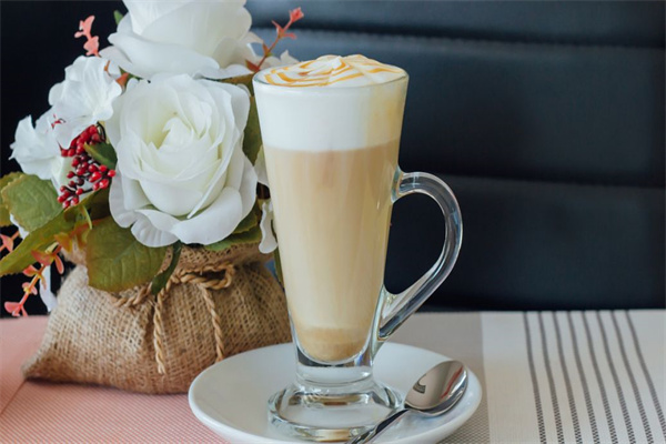 杨小田奶茶便利店