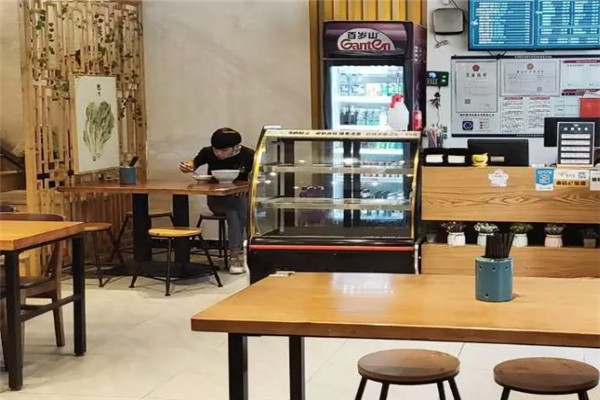 三百碗米粉店