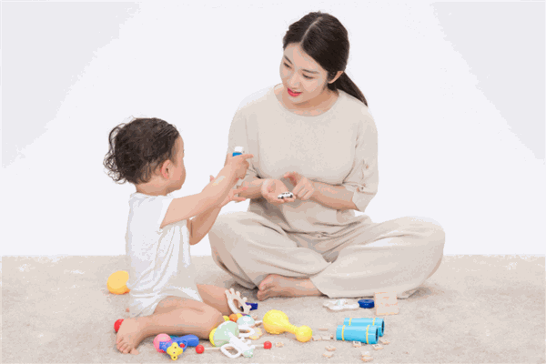 小臻果蒙氏儿童成长中心