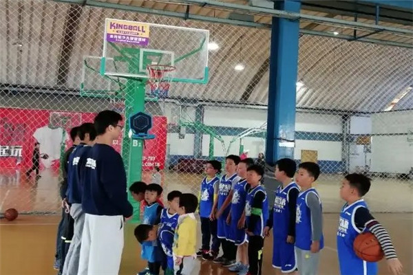 久盈体育青少年篮球培训