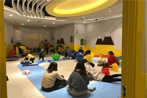 萌鸭鸭儿童成长中心