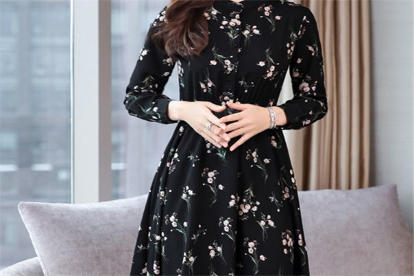 依魅服饰加盟