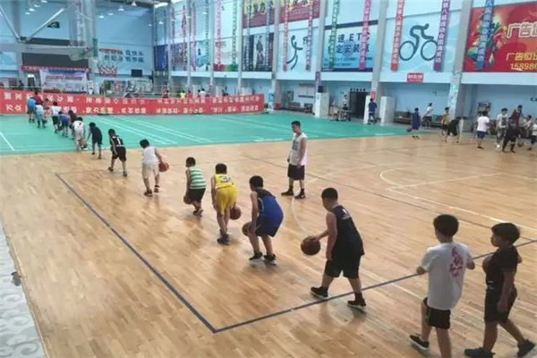 新时代青少年篮球培训
