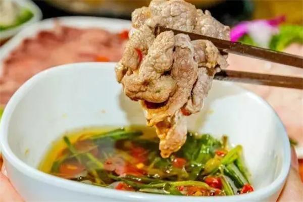 牛小滋带筋牛肉香锅
