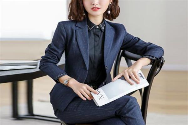 锦雪兰花女装,