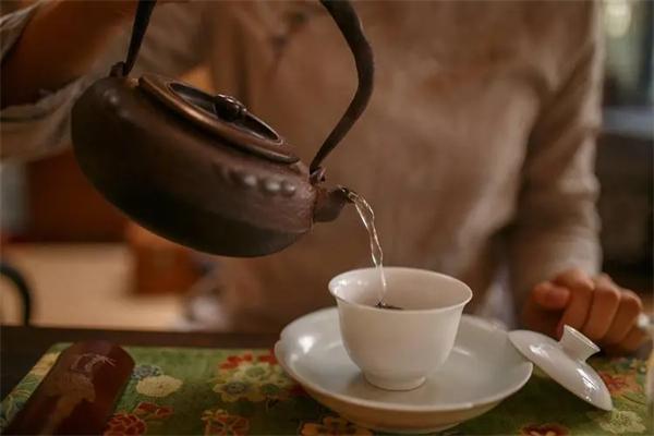 茶言月色