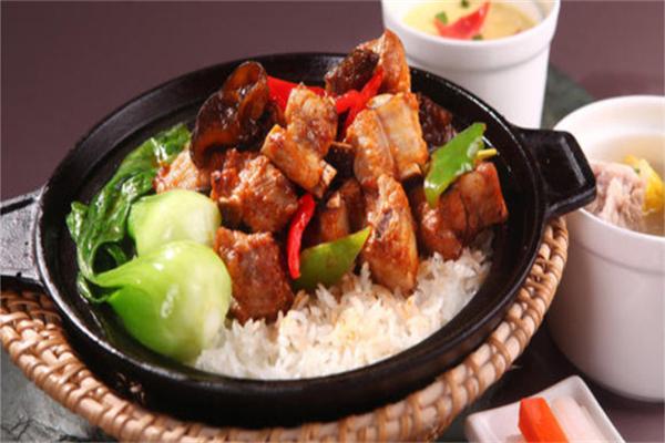 牛物煲仔饭