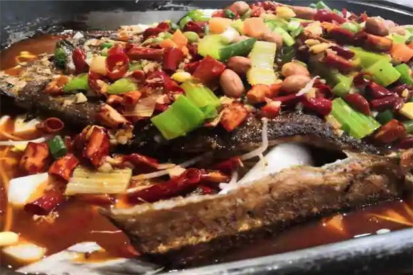 嘟享吃鸡公煲烤全鱼