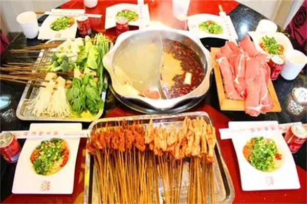 蜀牛串串香火锅加盟