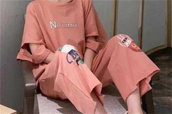 十八岁女装