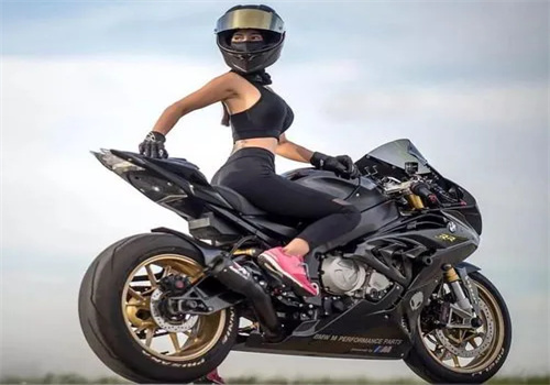 女士摩托车跑车