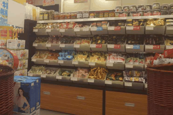 小嘴嘟嘟零食店