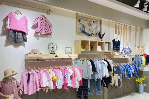 金色童年服装店