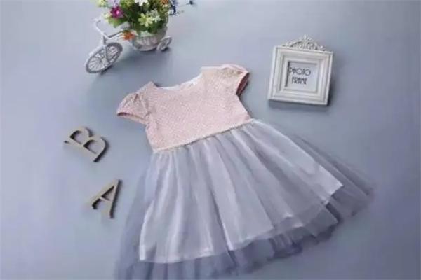 金色童年服装店