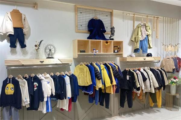 金色童年服装店