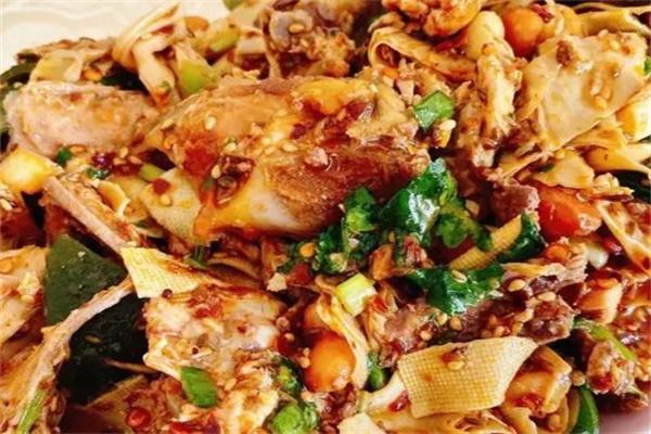 十三记熏拌鸡架
