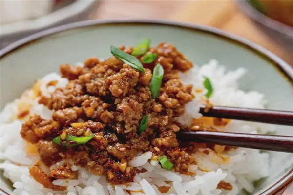 1942香辣肉拌饭