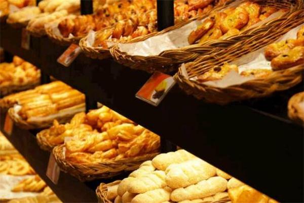艾多面包店