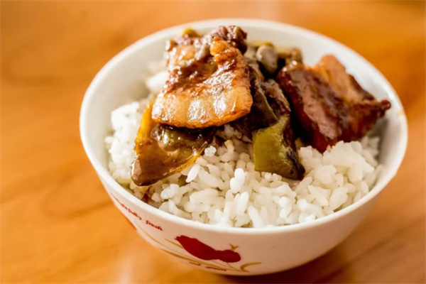 大米饭小炖肉