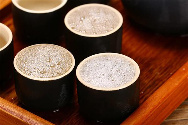 榆树溢香泉白酒