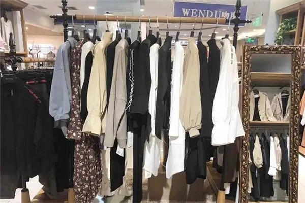 吻度女装