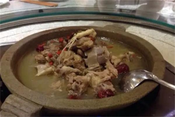 石锅炖羊肉