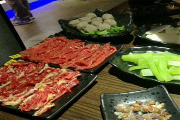 阿宝牛气冲天火锅