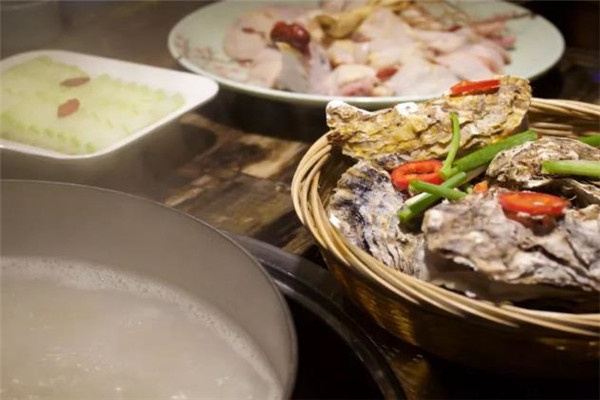 鱿鱼炖鸡火锅鲜汤王