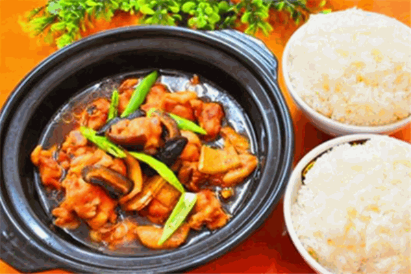 饎饭传统小锅鸡米饭