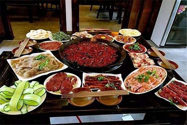 滇西火塘牛肉火锅