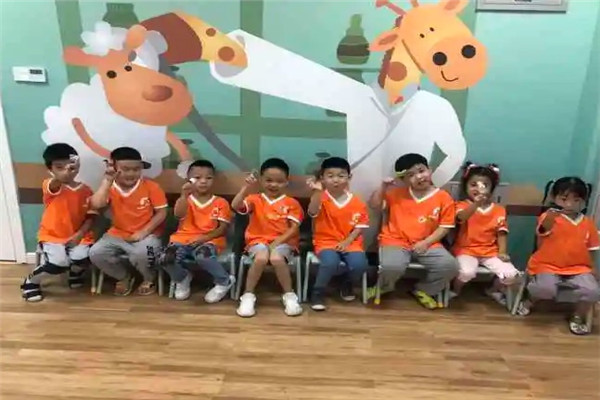 长颈鹿K兔儿童成长中心