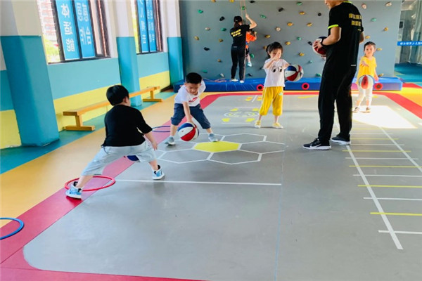 艾米飞国际少儿体能中心