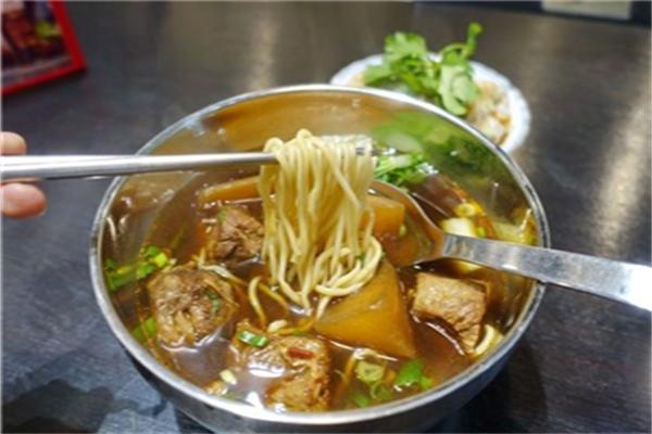金垠地牛肉面